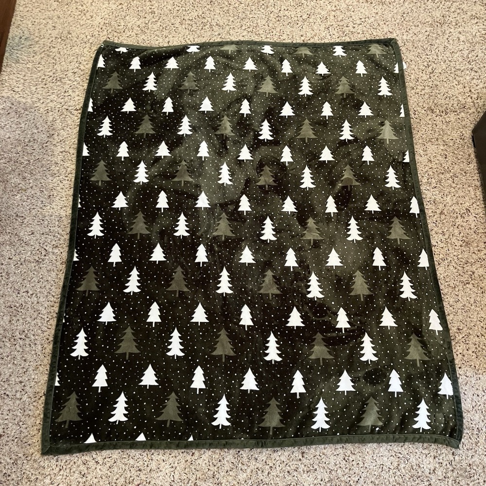 Better Homes & Gardens Velvet Plush Throw Holiday Trees Blanket Green 50" x 60"
